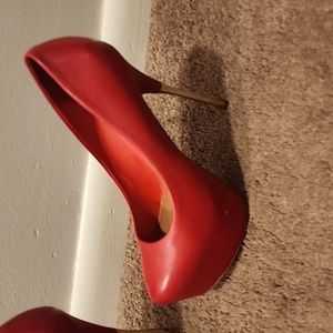 Steve Madden Red Spikely Heels, Sz 8.5